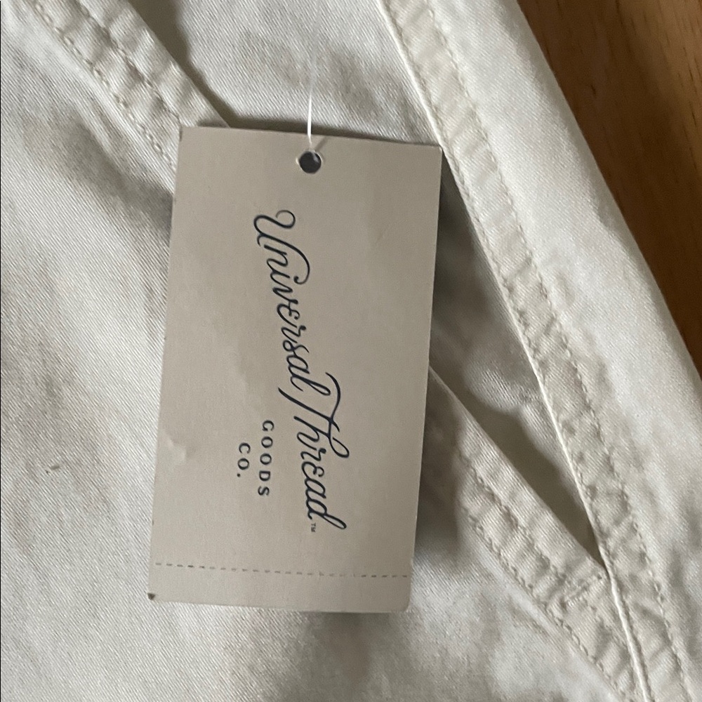 Universal Thread Cream Women's Shorts brand new with tag women’s size 16 - Picture 3 of 5